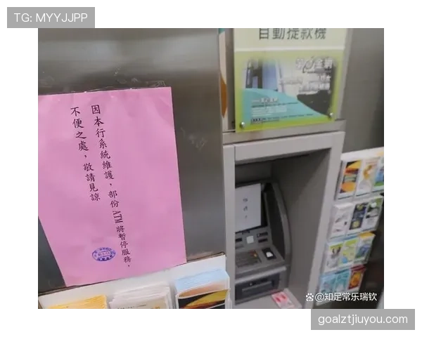 山口茜随手拿起那个名牌包那脸太淡定了，我的银行卡先凉一半