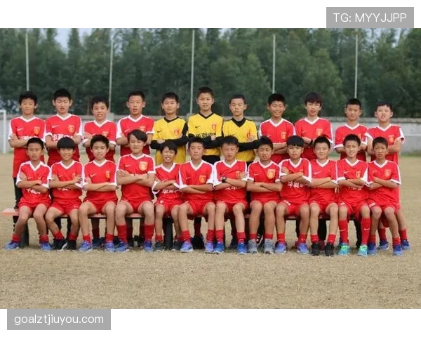 青训规则中关键年龄分级及训练强度的裁判标准解析 青训规则中关键年龄分级及训练强度的裁判标准解析